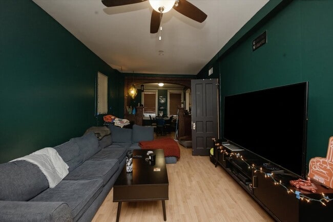 Foto del edificio - 1324 W 19th St