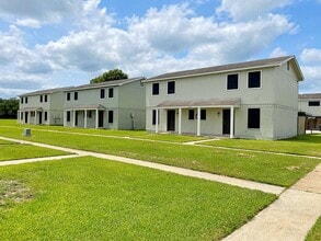 Building Photo - 6019 Bedford Dr