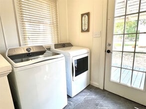 Building Photo - 802 S Day St Building Photo - 802 S Day St