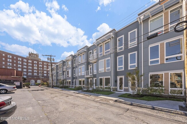 Building Photo - 1403 Kingsley St
