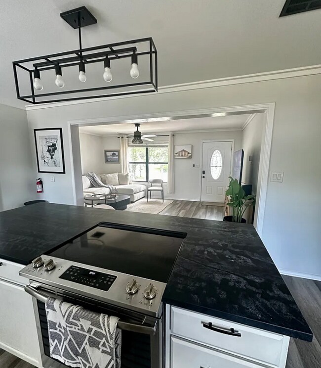Foto del edificio - 6251 Cedar Ln