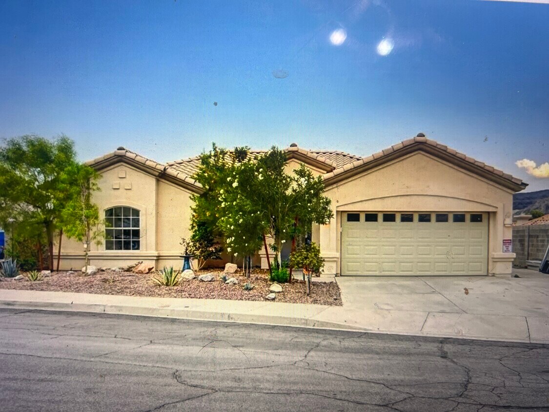 Foto principal - 987 Cutter St