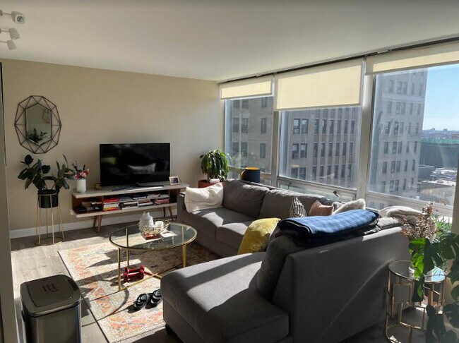 Foto del edificio - 2400 N Lakeview Ave