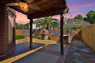 Building Photo - 16706 Mallory Bridge Dr