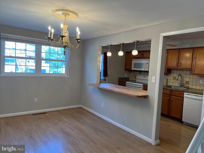 Building Photo - 1026 Circle Dr