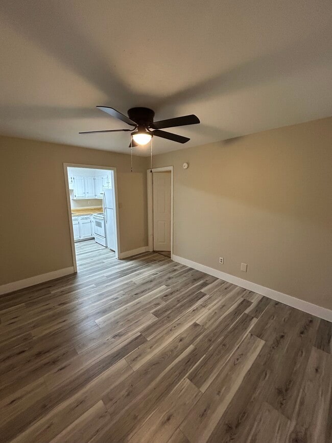 Building Photo - 572 Highland Dr SW