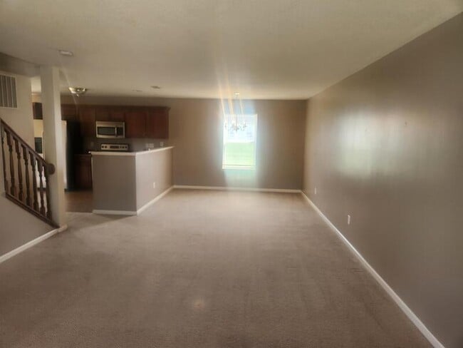 Building Photo - 811 Daybreak Dr