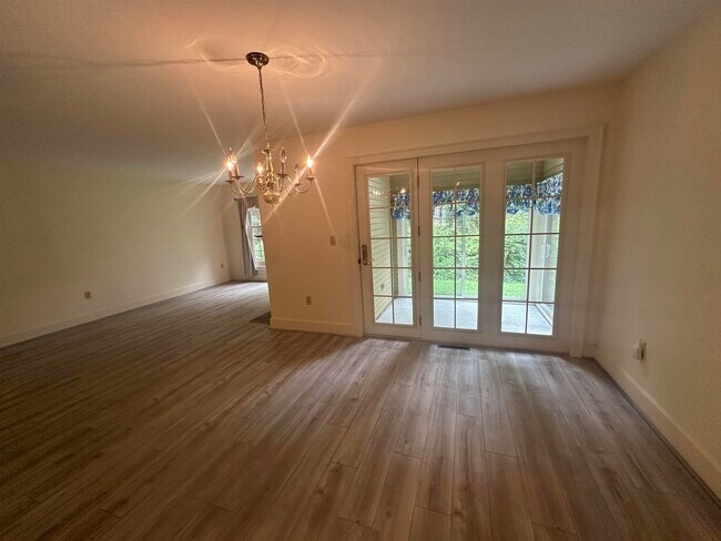 Foto del edificio - 579 Sagamore Ave