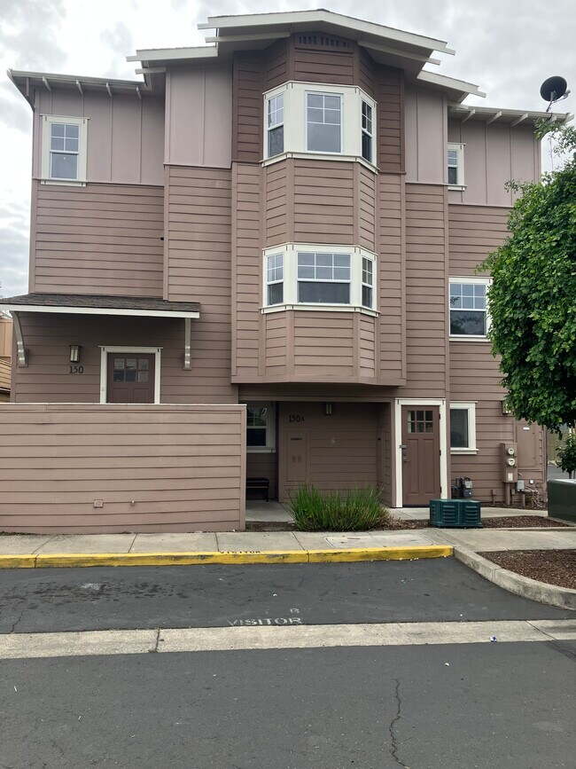 Foto del edificio - 150 Valley Oak Dr