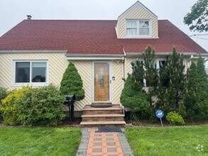 Building Photo - 108 E Meadow Ave