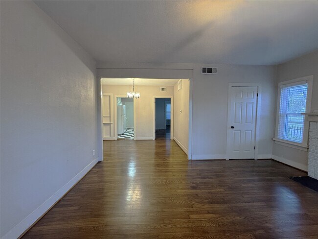 Foto del edificio - 302 W Saulnier St