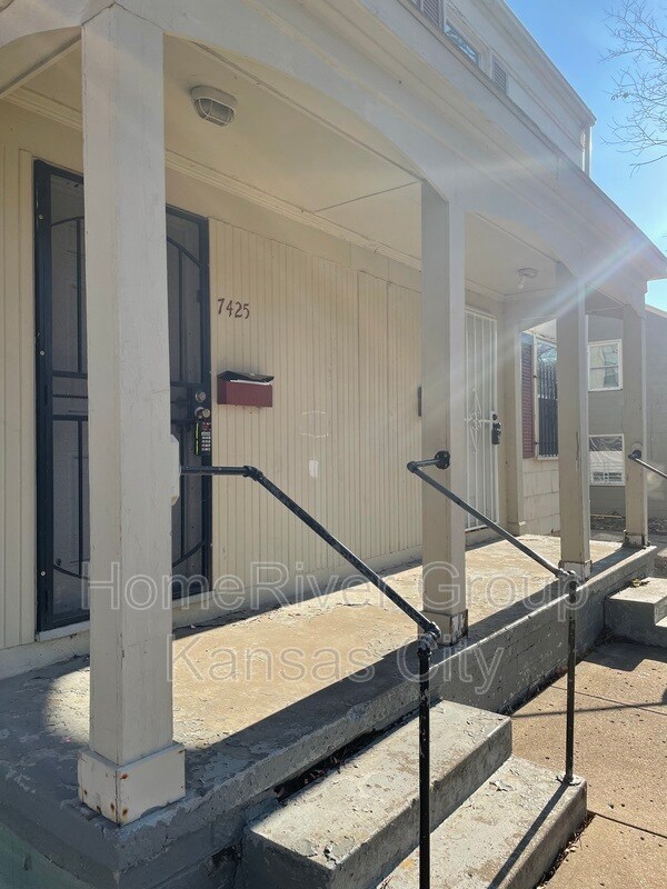 Building Photo - 7425 Arleta Blvd