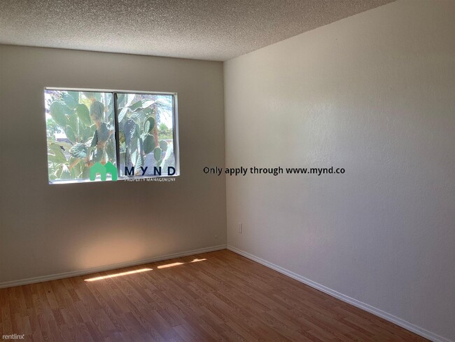 Building Photo - 933 N Camino Seco