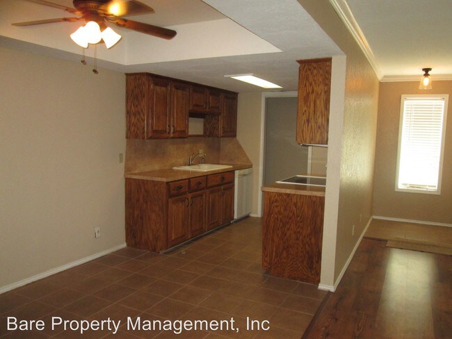 Building Photo - 3003 River Oaks Dr