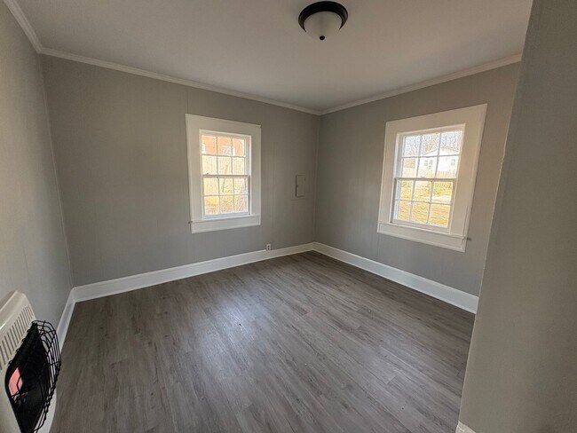 Foto del edificio - 611 E Main St