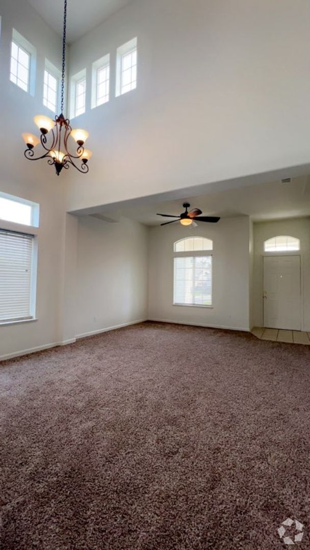 Building Photo - 1321 Jenner Dr