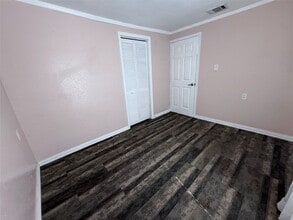 Building Photo - 13809 Hershe St
