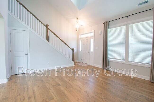 Foto del edificio - 5611 Pondhaven Dr