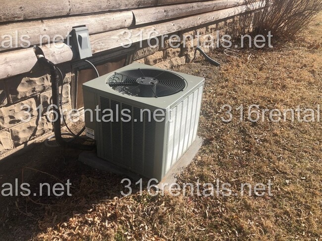 Building Photo - $1175 - 3 bed 2 bath - Single Family Home