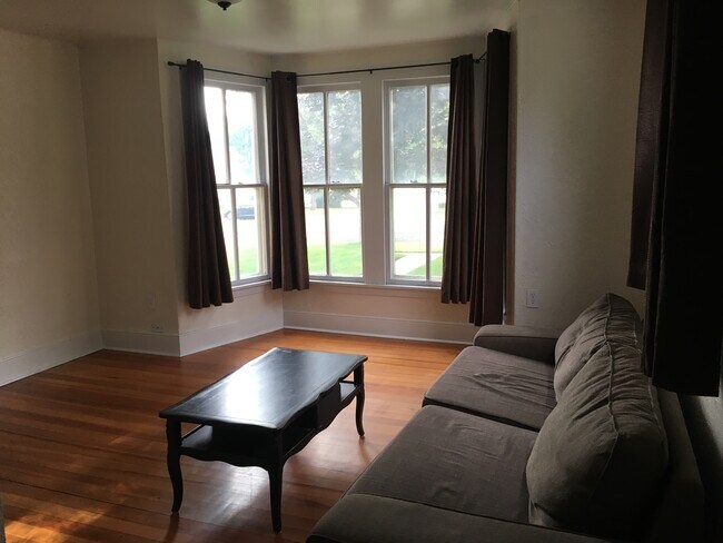 Building Photo - 1317 10th Ave