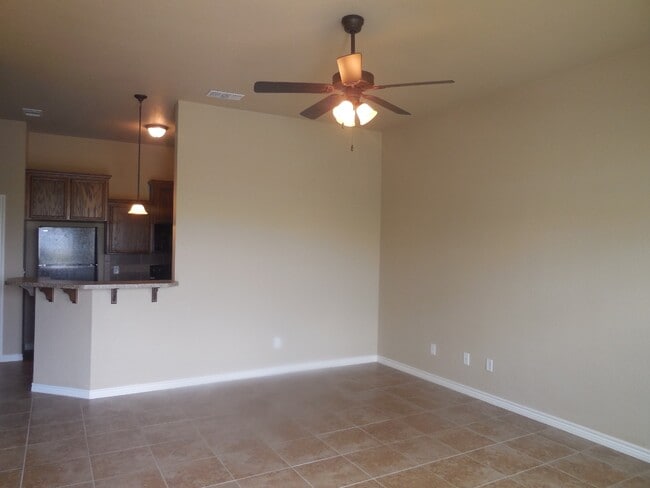 Building Photo - 613 Paseo del Plata Dr