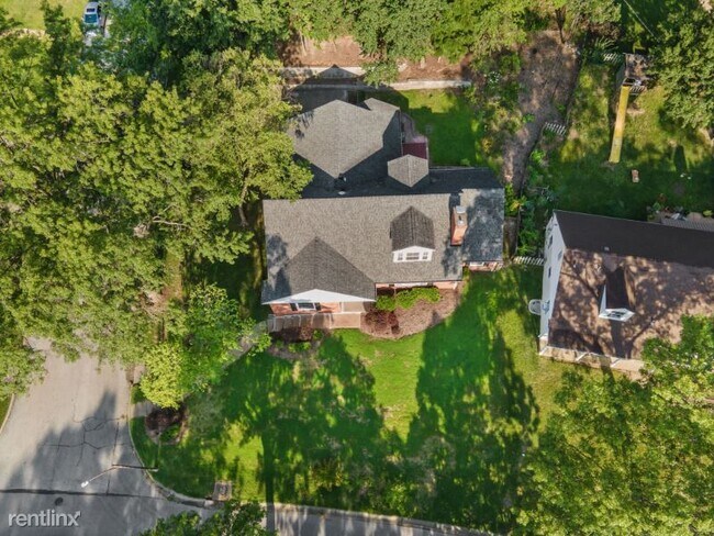 Building Photo - 5 br, 3 bath House - 701 Oakbrook Ln