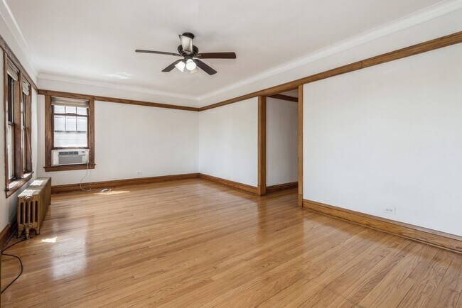 Building Photo - 5338 N Luna Ave