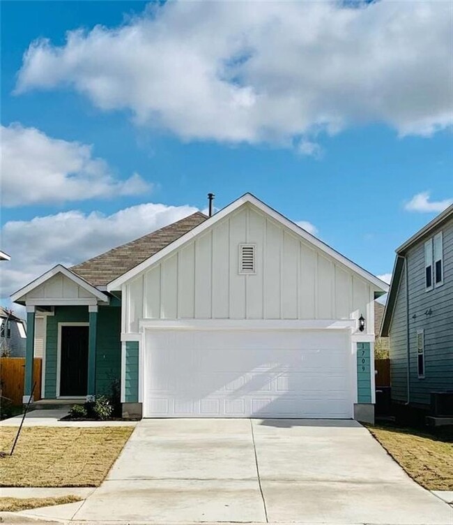Building Photo - 1709 Adobe Walls Way