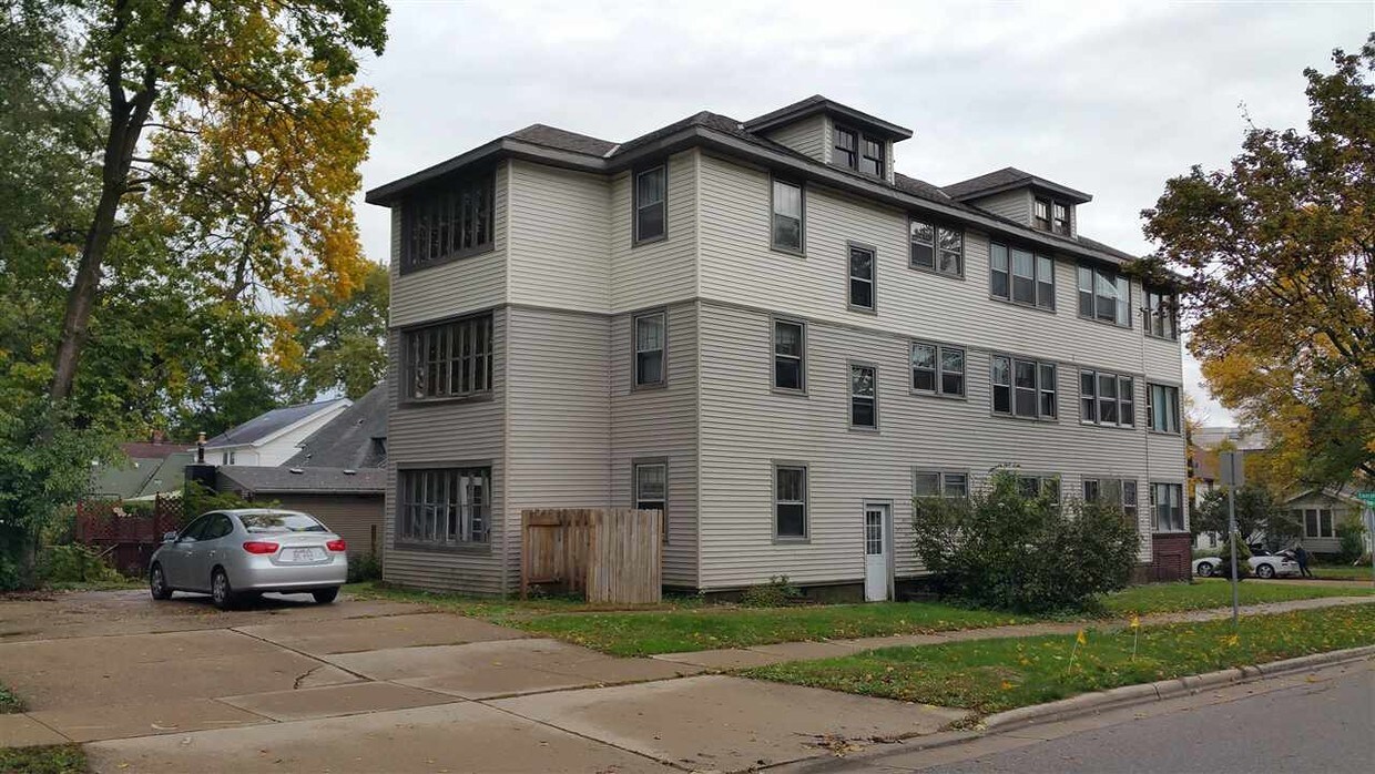 930 Emerald St Unit 3B, Madison, WI 53715 Condo for Rent in Madison