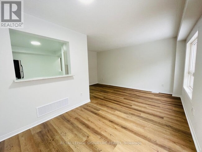 Photo du bâtiment - 689 Four Winds Way