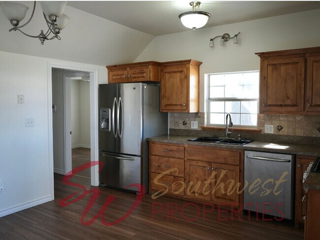 Foto del edificio - Good looking 3 bedroom 2 bath with huge yard!