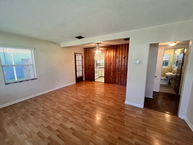 Foto del edificio - 124 W Hazel St