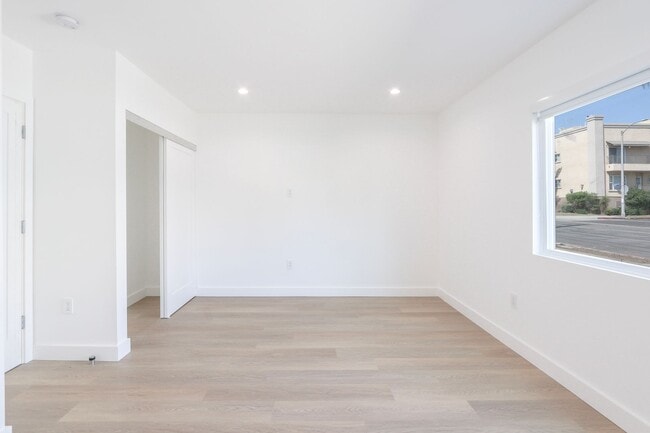 Interior Photo - 1703 Armacost Ave