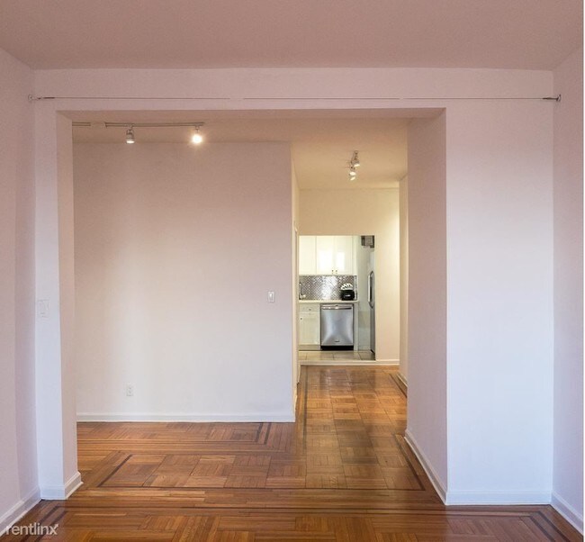 Building Photo - 3 br, 1 bath  - 436 Eastern Pkwy Apt 6A