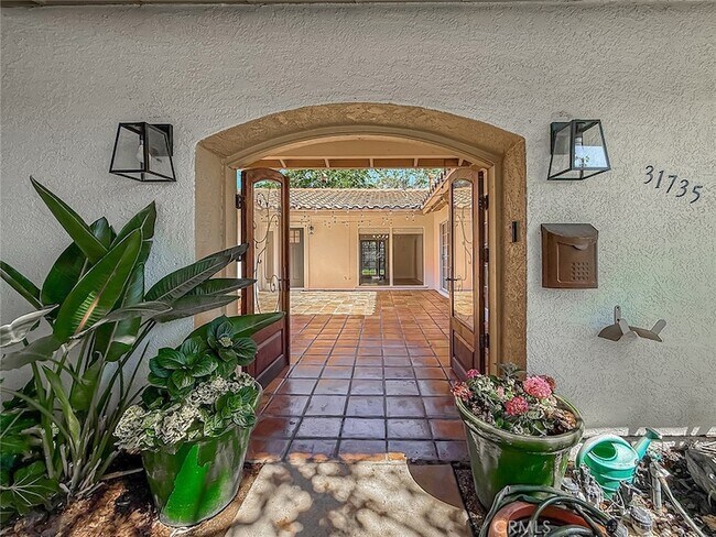 Foto del edificio - 31735 Bainbrook Ct