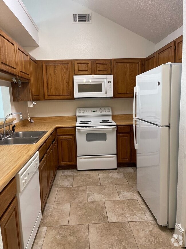 Building Photo - 6845 Cuculu Dr