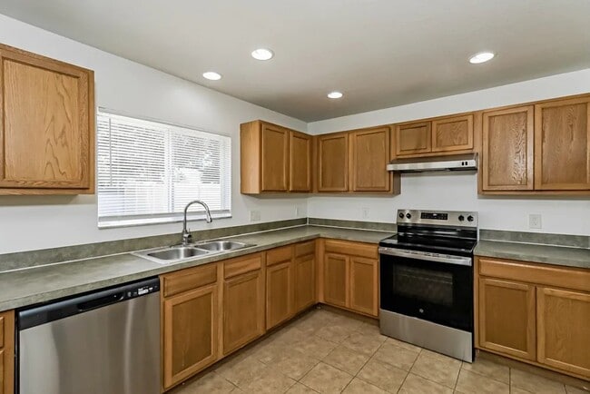 Building Photo - 9313 Wellstone Dr