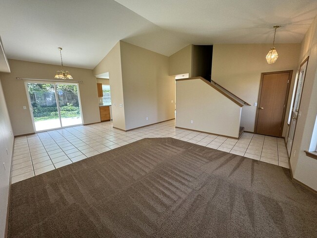 Building Photo - BONUS RENT SPECIAL! Backyard Oasis: 3 Bedroom 2 Bath House Available!