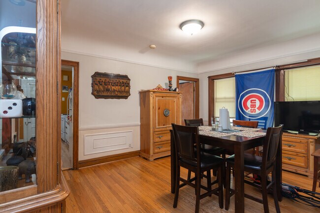 Foto del edificio - 5325 W Cornelia Ave