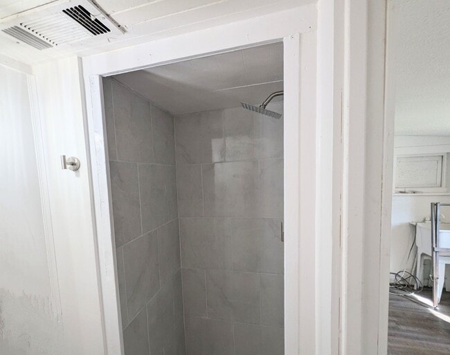 Building Photo - Remodeled Home on Texas Side