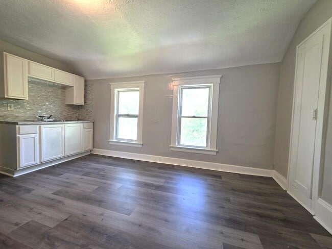 Building Photo - 6215 Carpenter Ave