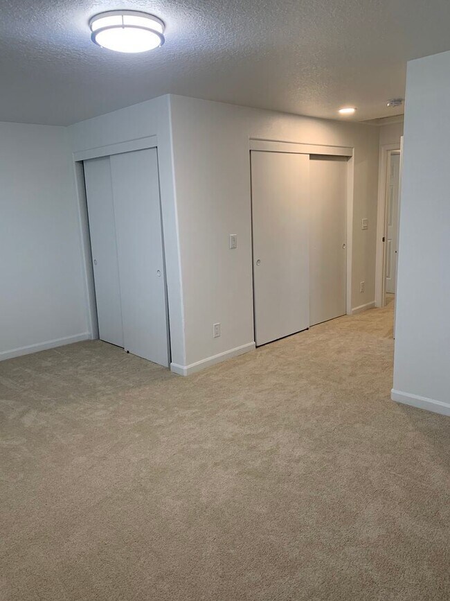 Building Photo - 3 br, 2.5 bath House - 17993 SW Robert Lane