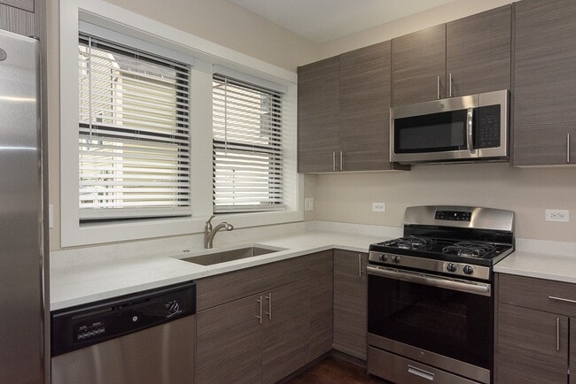 Foto del edificio - 2228 N Sawyer Ave