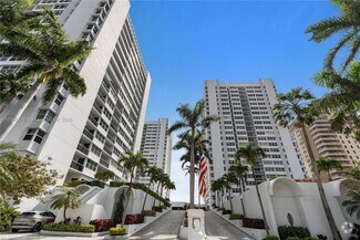 Building Photo - 1904 S Ocean Dr