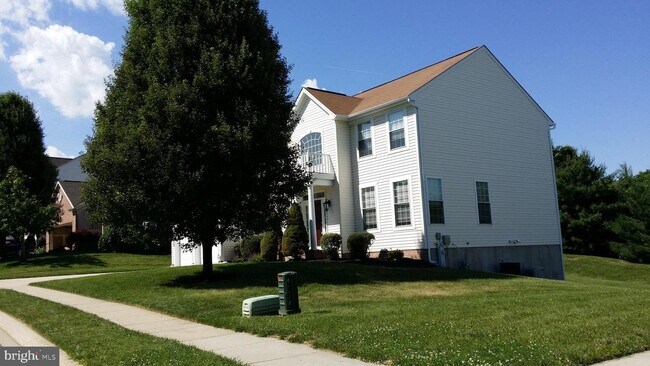 Building Photo - 1313 S Dahlia Ct