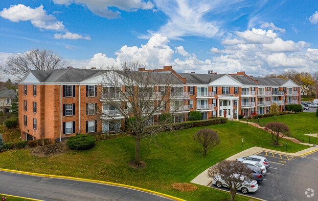 Building Photo - Versailles on the Lakes Schaumburg