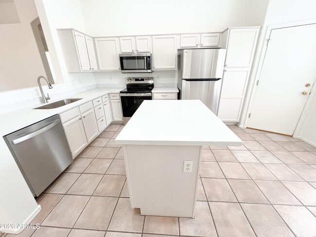 Building Photo - 1282 W Macaw Dr