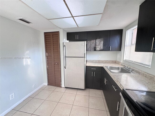 Building Photo - 101 NE 41st St