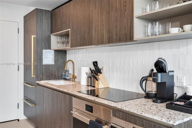 Foto del edificio - 601 NE 1st Ave