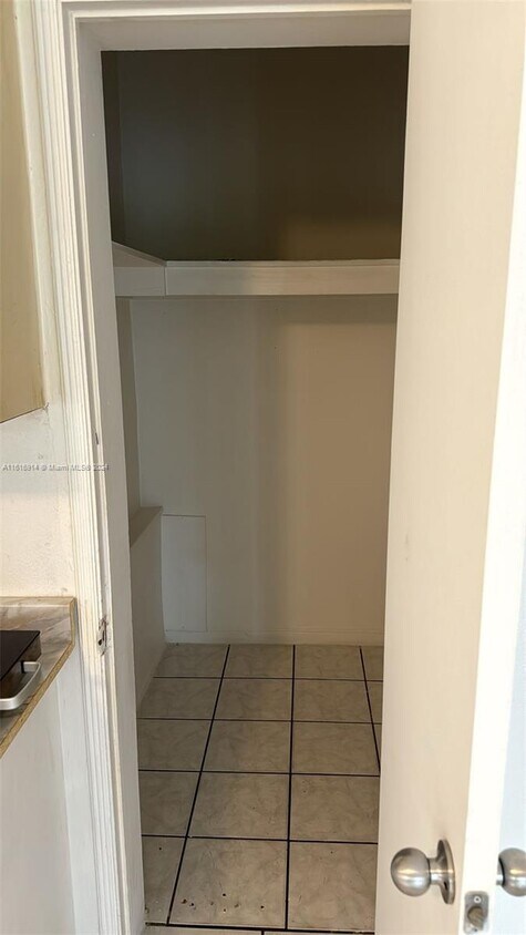 Building Photo - 301 N 20th Ave